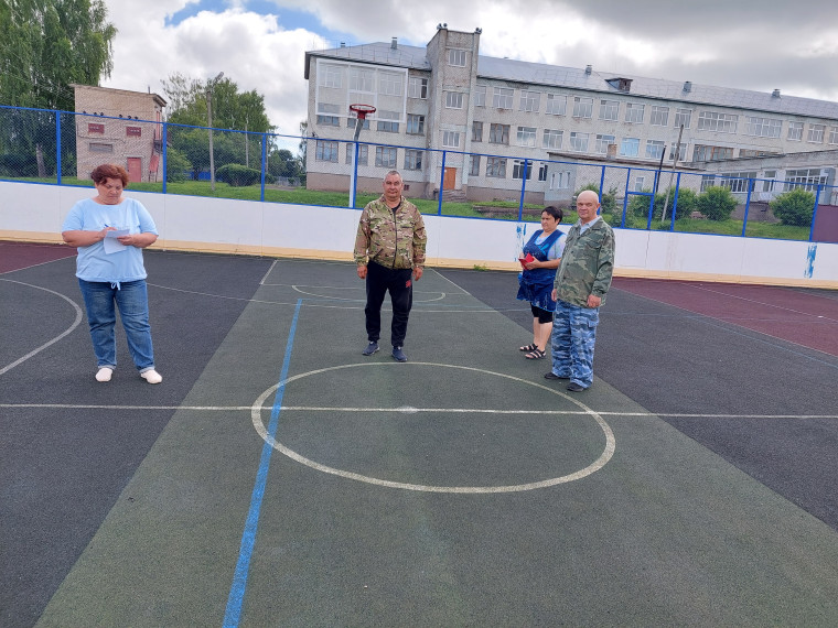Обследование спортивной площадки.